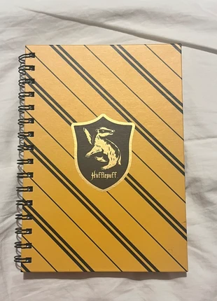 Libreta hufflepuff Harry Potter, marque: Harry Potter, état: Neuf sans étiquette, 3,00 €, 3,85 € Protection acheteurs incluse