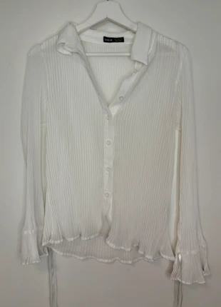 Weiße plissierte Bluse mit Knöpfen & Rüschenärmeln – Shein Größe S - Office Siren, merk: Shein, staat: Nieuw zonder prijskaartje, maat: S / 36 / 8, € 5,00, € 5,95 inclusief Kopersbescherming