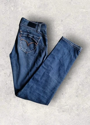 Jean Levi's droit "curve" taille27 ou 36 brut, marke: Levi's, zustand: Sehr gut, größe: S / 36 / 8, 15,00 €, 16,45 € inklusive Vinted-Käuferschutz