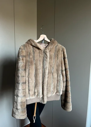 Giacca effetto pelliccia beige con cappuccio da donna, brand: Conbipel, condizioni: Ottime, taglia: L / IT 44 / EU 40, €20.00, €21.70 include la Protezione acquisti