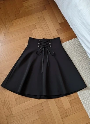 Jupe noire taille haute avec laçage corset gothique chic, marque: goth, état: Très bon état, taille: S / 36 / 8, 49,00 €, 52,15 € Protection acheteurs incluse