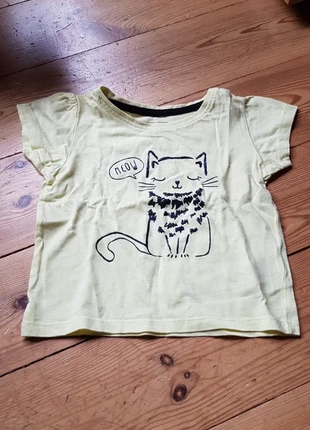 T-Shirt, merk: Primark, staat: Heel goed, maat: 12-18 maanden / 80 cm, € 1,00, € 1,75 inclusief Kopersbescherming