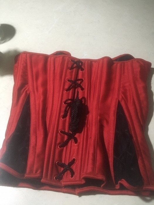 Corset sexy rouge et noir zip à L avant et lacet dans le dos 2