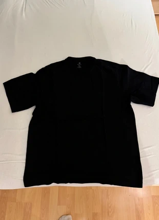 Basic shirt, merk: H&M, staat: Goed, maat: M, € 2,00, € 2,80 inclusief Kopersbescherming