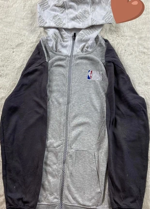 Pull Zip NBA Logo brodé, marke: NBA, zustand: Sehr gut, größe: M, 24,90 €, 26,85 € inklusive Vinted-Käuferschutz