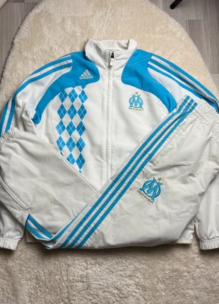 Adidas Olympique Marseille Trainingsanzug Jacke 2008 Hose 2010 – Größe M, merk: Olympique De Marseille, staat: Heel goed, maat: M, € 150,00, € 158,20 inclusief Kopersbescherming