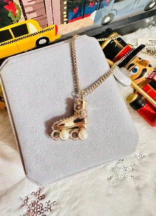 Collier pendentif patin à roulettes – Zirconium & finition dorée, brand: Fabrication Artisanale, condition: Very good, €18.99, €20.64 includes Buyer Protection Pro