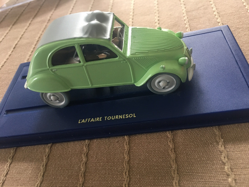 Les véhicules de tintin au 1/24 - La 2CV de l'affaire Tournesol - Figurines