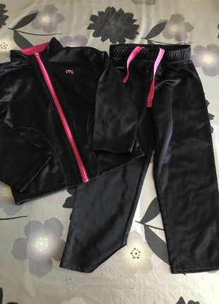 Jogging 3 ans, condizioni: Ottime, taglia: 3 anni / 98 cm, €4.00, €4.90 include la Protezione acquisti