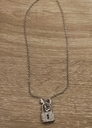 Collier cadenas, merk: Fantaisie, staat: Goed, € 1,00, € 1,75 inclusief Kopersbescherming