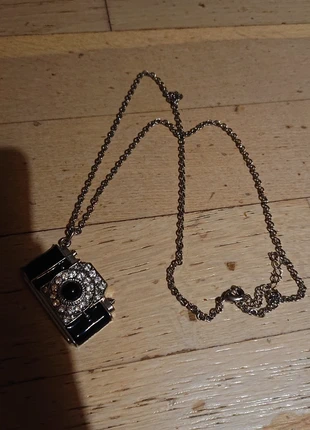 Collier pendentif appareil photo, état: Très bon état, 2,00 €, 2,80 € Protection acheteurs incluse
