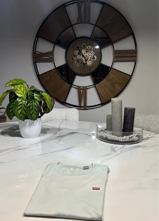 T-shirt Levi's Bleu Clair Pastel - Petit Logo Rouge - Taille S, marque: Levi's, état: Très bon état, taille: S, 5,00 €, 5,95 € Protection acheteurs incluse