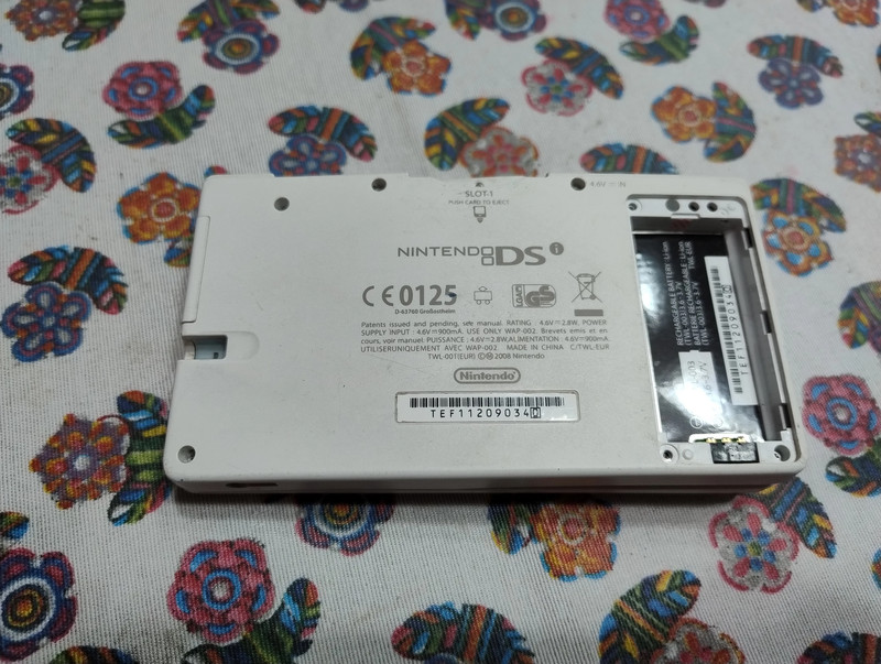 Nintendo DSi bianco da riparare o per ricambi 2