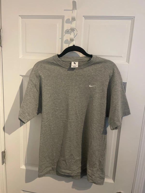 Nike Grey T-Shirt Small 1