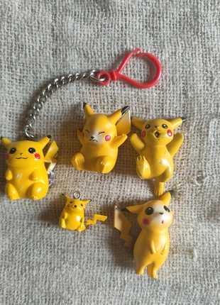 Lot de 5 figurines vintage officielles Pikachu, brand: Pokémon, condition: Satisfactory, size: One size, €30.00, €32.20 includes Buyer Protection
