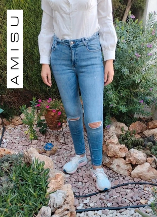 Vaqueros Ajustados de Tiro Alto con Rodilleras Rotas. Talla M. Amisu, marca: Amisu, estado: Muy bueno, tamaño: M / 38 / 10, 5,00 €, 5,95 € Protección al comprador incluida