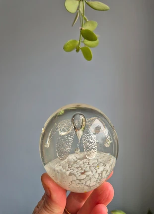 Glazen Presse papier met witte bloem, staat: Heel goed, € 12,50, € 13,83 inclusief Kopersbescherming