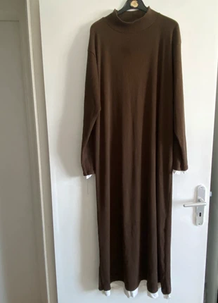 Robe longue marron foncé, zustand: Sehr gut, größe: L / 40 / 12, 8,00 €, 9,10 € inklusive Vinted-Käuferschutz