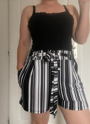 Short taille haute, marke: Jennyfer Secret, zustand: Sehr gut, größe: L / 40 / 12, 2,00 €, 2,80 € inklusive Vinted-Käuferschutz