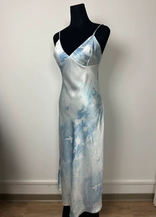 Robe satinée Bershka, marque: Bershka, état: Très bon état, taille: L / 40 / 12, 8,00 €, 9,10 € Protection acheteurs incluse