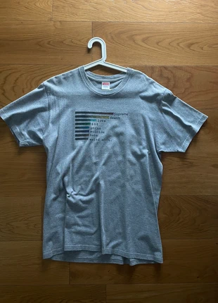 Supreme Grey Tee, marke: Supreme, zustand: Sehr gut, größe: L, 25,00 €, 26,95 € inklusive Vinted-Käuferschutz