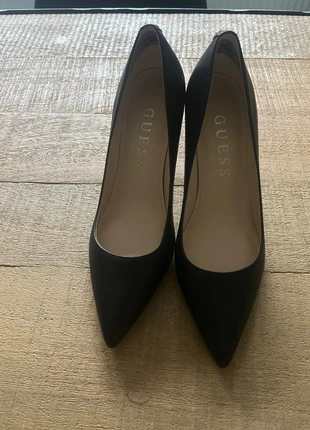 Escarpins noirs GUESS Danbey – talons élégants, marque: GUESS, état: Très bon état, taille: 41, 50,00 €, 53,20 € Protection acheteurs incluse