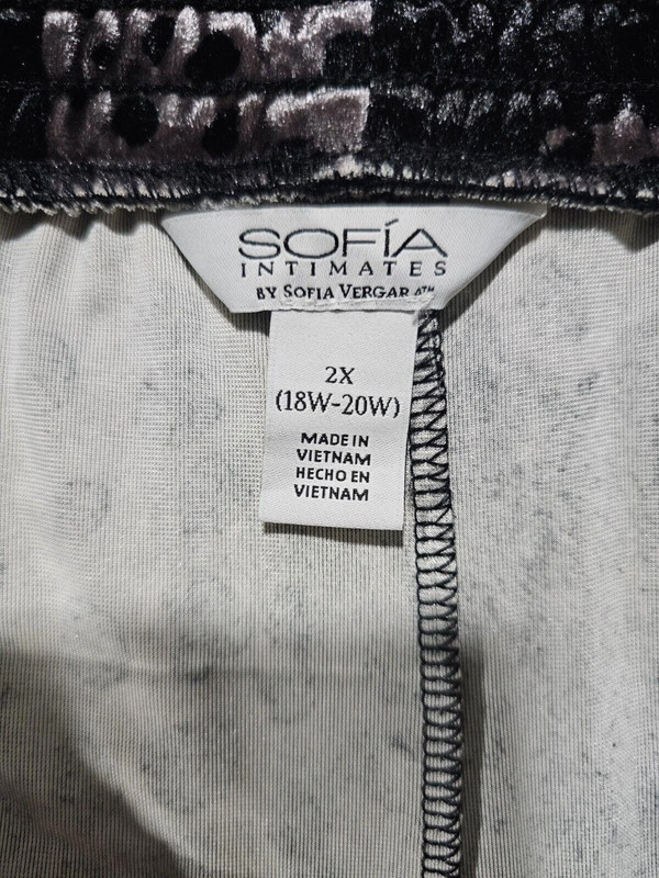 Sofia Intimates Sofia Vergara Velour Pajamas Sz 2x Leopards 2