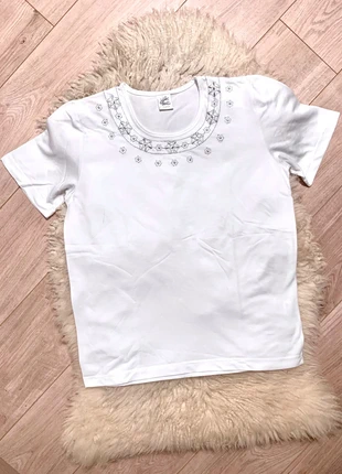 🤍 Joli t-shirt blanc broderies fleurs argentées, marque: Alain Murati, état: Bon état, taille: M / 38 / 10, 3,50 €, 4,38 € Protection acheteurs incluse