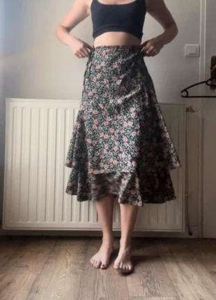 Jupe à fleurs à franges , marque: Mango, état: Très bon état, taille: XS / 34 / 6, 13,00 €, 14,35 € Protection acheteurs incluse