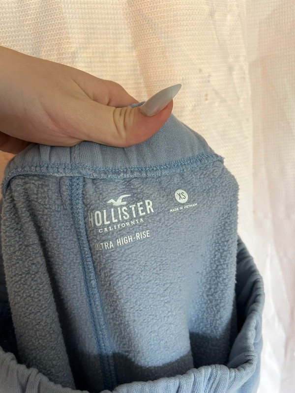 baby blue hollister sweat pants 4