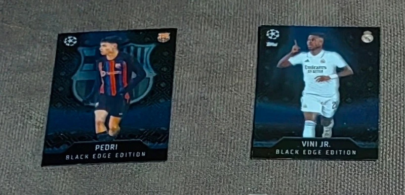 Pedri, Vini black edge edition football card
