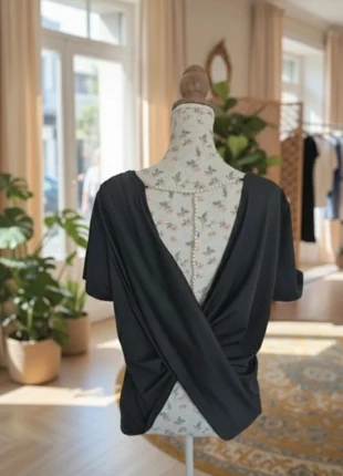 T-shirt noir fluide dos élégant Shein taille L, merk: Shein, staat: Heel goed, maat: L / 40 / 12, € 12,00, € 13,30 inclusief Kopersbescherming