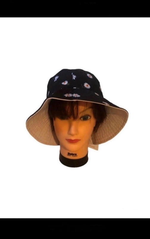 Alice + Olivia Reversible Fashion Bucket Hat 1