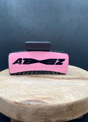 🔥 Pince à cheveux Ateez – L’accessoire parfait pour toutes les Atiny ! 🖤, marque: Hoaana sublimation, état: Très bon état, 5,00 €, 5,95 € Protection acheteurs (Pro) incluse