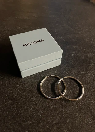 Silver classic large hoop earrings Missoma, marque: Missoma, état: Neuf avec étiquette, 60,00 €, 63,70 € Protection acheteurs incluse