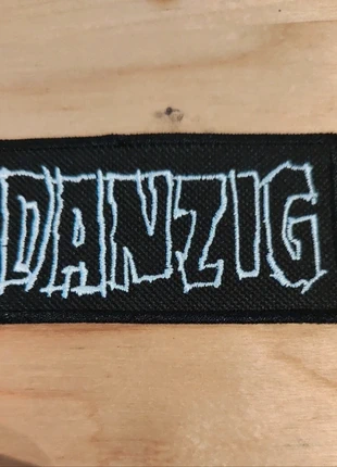 Écusson patch Danzig noir brodé blanc, marque: NO LABEL, état: Comme neuf, 2,00 €, 2,80 € Protection acheteurs incluse