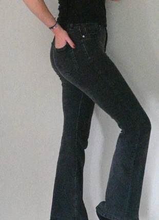 Black flared jeans - H&M - size 38, marque: H&M, état: Très bon état, taille: M / 38 / 10, 10,00 €, 11,20 € Protection acheteurs incluse