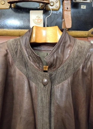 1970s–1980s Vintage Women’s Long Leather Coat – Brown & Suede Panels – Quilted Lining – Size L, marque: Vintage Dressing, état: Très bon état, taille: L / 40 / 12, 29,00 €, 31,15 € Protection acheteurs (Pro) incluse