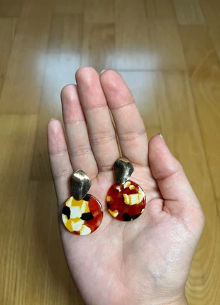Boucle d’oreilles doré à écailles rouge jaune et blanche, marque: H&M, état: Neuf sans étiquette, 3,00 €, 3,85 € Protection acheteurs incluse