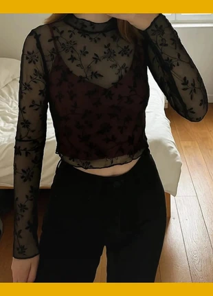 Haut en tulle fleuri noir + top bordeaux intégré, marca: LOOK, estado: Muito bom, tamanho: S / 36 / 8, €26.99, €29.04 inclui Proteção do Comprador