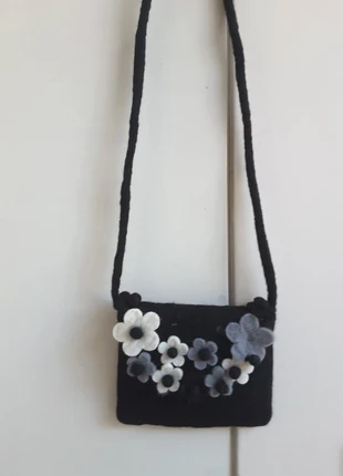 Petit sac à main bandoulière en laine feutrée noir avec fleurs - NEUF, marque: Boutique indépendante, état: Neuf sans étiquette, 10,00 €, 11,20 € Protection acheteurs incluse