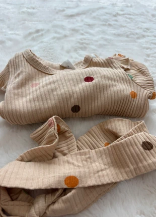 Ensemble de pyjama à pois, marke: Shein, zustand: Sehr gut, größe: 1-3 Monate / 56, 2,50 €, 3,33 € inklusive Vinted-Käuferschutz