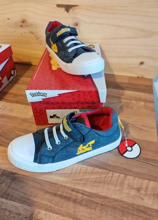 Sneakers Pokémon Pikachu – T.33 – Neuf avec boîte, marke: Pokémon, zustand: Neu, mit Etikett, größe: 33, 12,00 €, 13,30 € inklusive Vinted-Käuferschutz