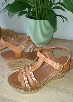 Sandales compensées camel André, marque: André, état: Très bon état, taille: 38, 15,00 €, 16,45 € Protection acheteurs incluse