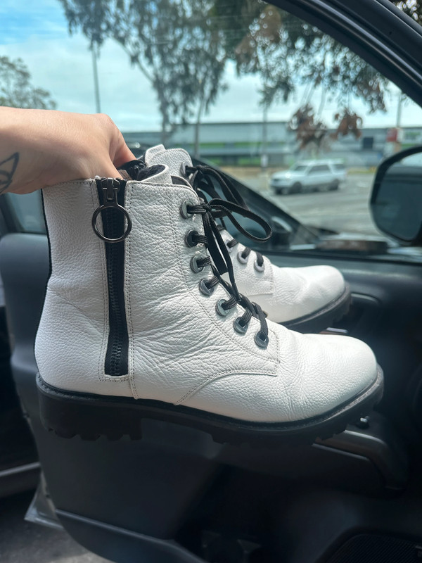 White Remonte boots. Size 8.5 2