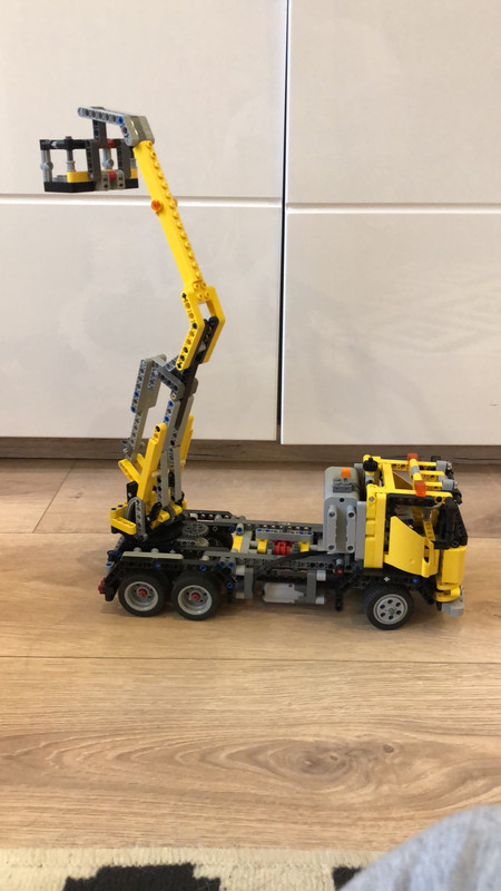 LEGO Technic - Le camion élévateur - 8292
