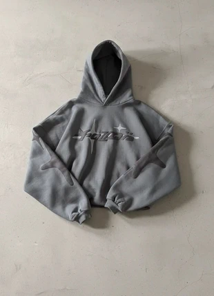 Sweat à capuche gris motif graphique, staat: Heel goed, maat: M, € 79,90, € 84,60 inclusief Kopersbescherming