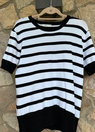 Black and white stripped knit tshirt, marque: Zara, état: Satisfaisant, taille: XL / 42 / 14, 3,00 €, 3,85 € Protection acheteurs incluse