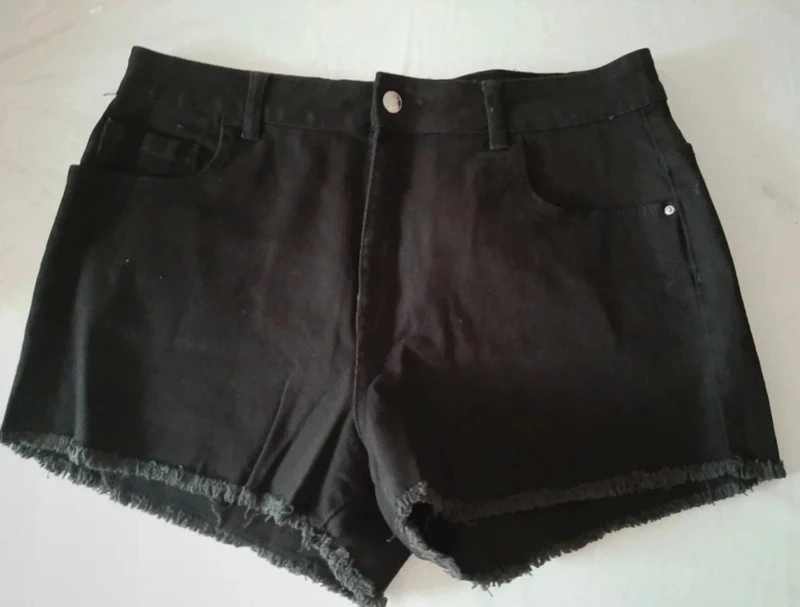 Short en jean noir