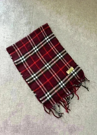 Écharpe Burberry bordeaux, marke: Burberry, zustand: Sehr gut, 45,00 €, 47,95 € beinhaltet Vinted-Käuferschutz Pro